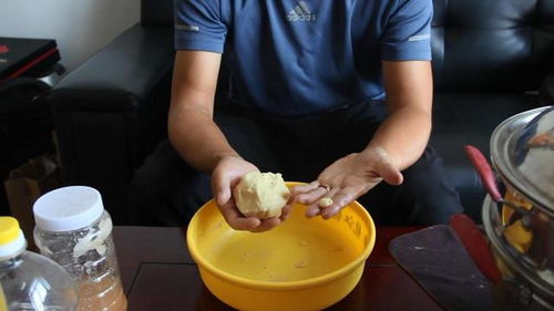 钓鱼饵料打窝勺的正确使用方法 钓鱼饵料打窝勺的正确使用方法