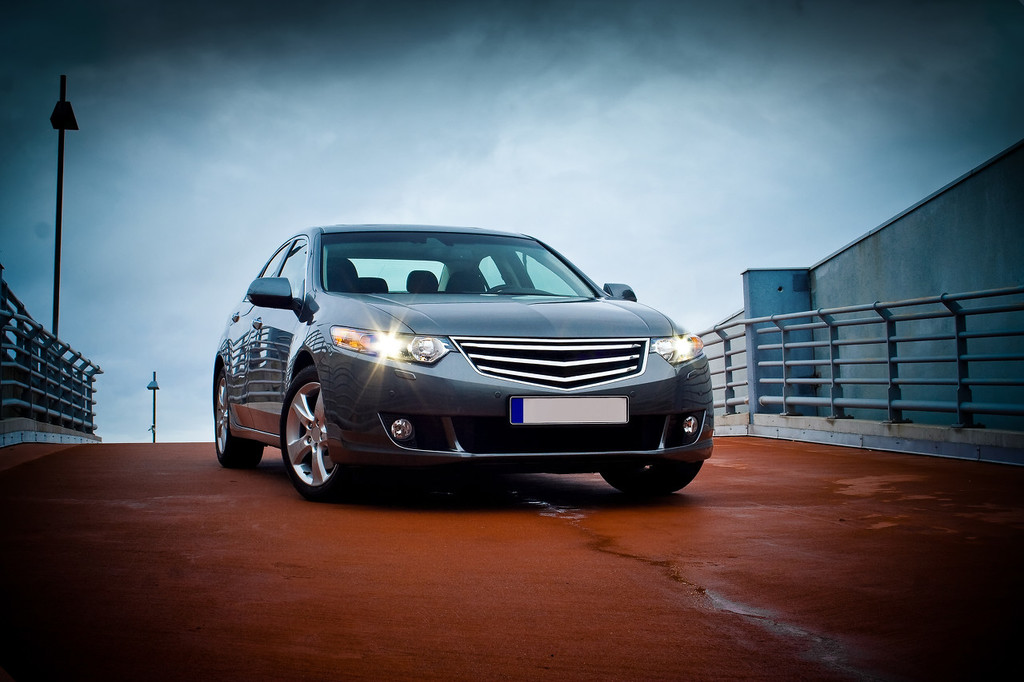 如何判断汽车的车灯照明是否足够?