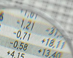 如何通过数据分析提升投资的准确性?