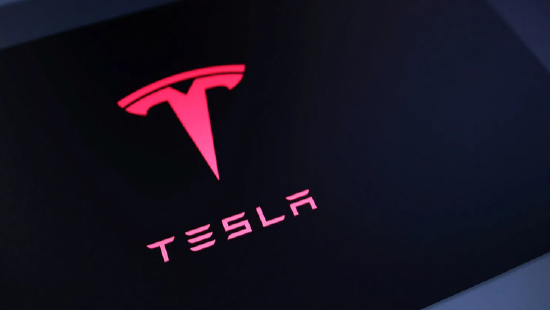 特斯拉发布驾驶辅助技术更新，重大公告即将揭晓