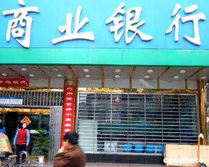 银行财富管理如何应对市场波动风险？